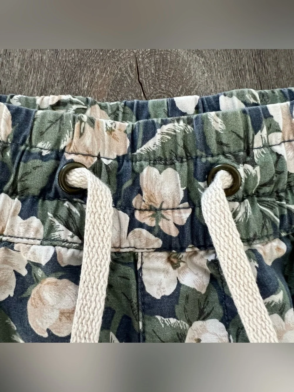 J CREW Men’s Reade Lightweight Floral Elastic Waist Floral Swim Trunks Size S